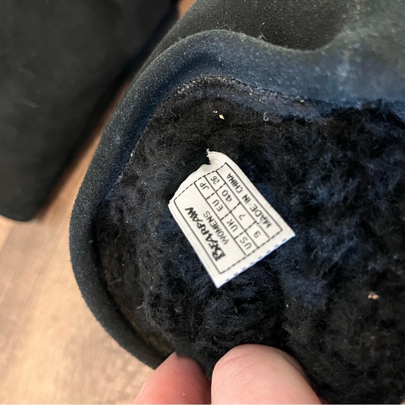 Black Bearpaw wedge boots - Picture 3 of 4